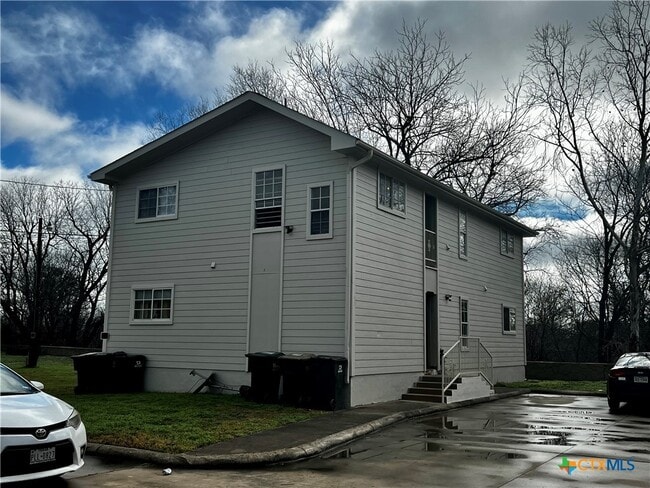 Building Photo - 1414 River Rd