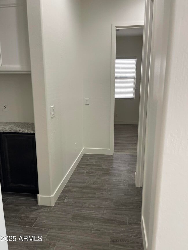 Building Photo - 993 E Knightsbridge Way