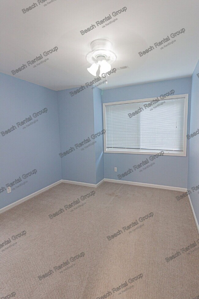 Building Photo - 33 Shadow Moss Pl