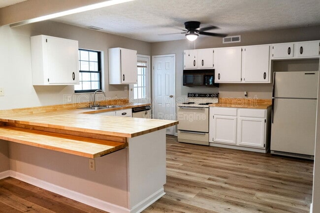 Building Photo - 1816 Lively Rd