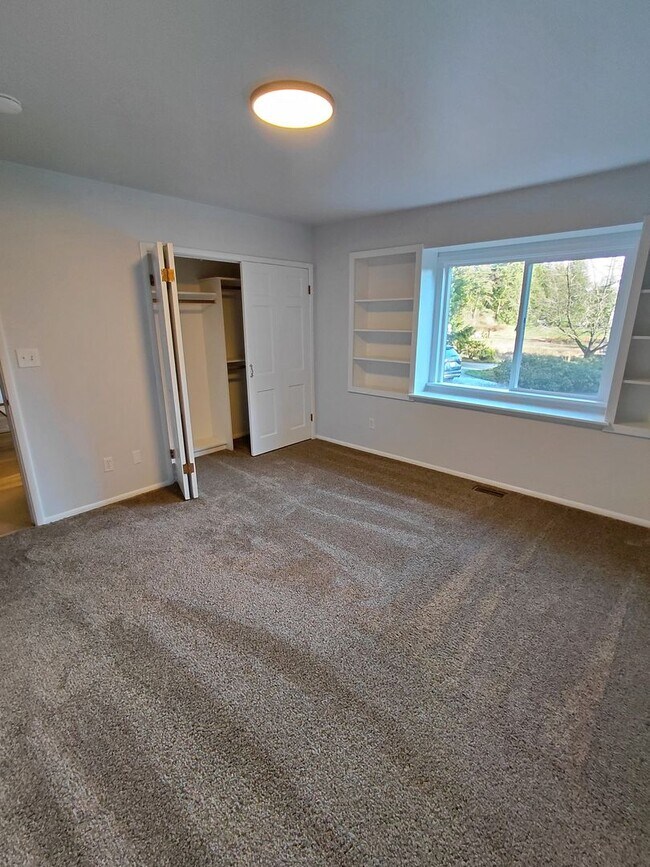 Building Photo - Silverdale Area Home