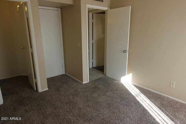 Building Photo - 45 N Phyllis
