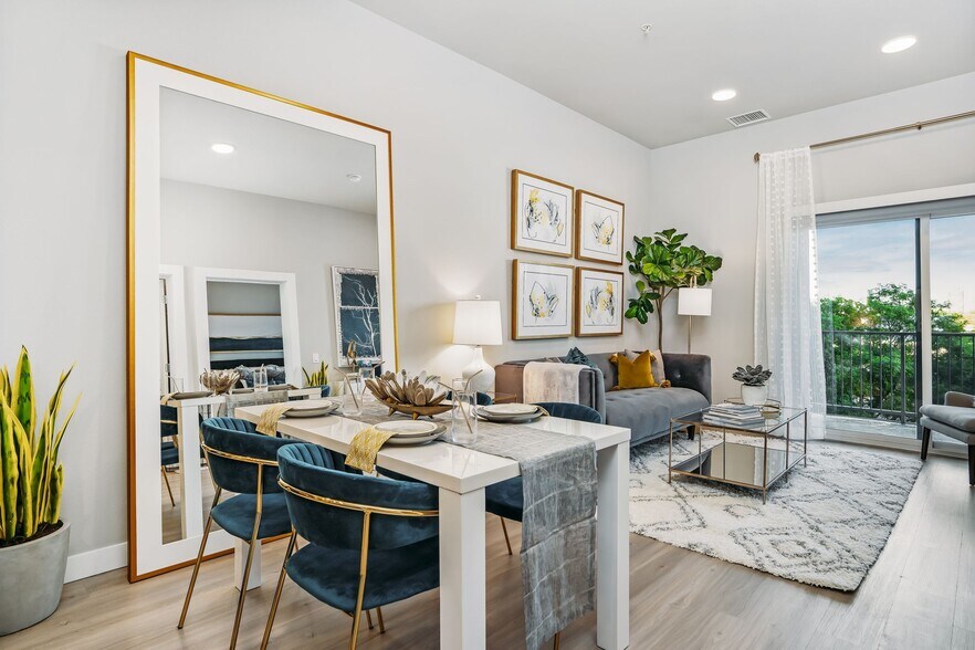 Building Photo - Park 17