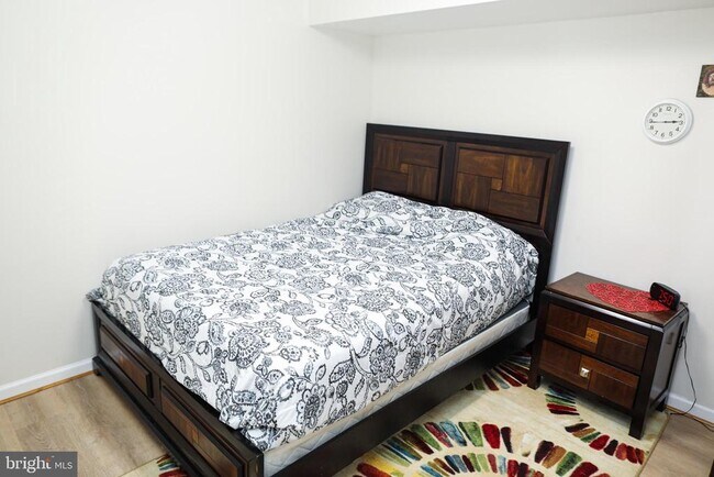 Building Photo - 3953 Hartlake St