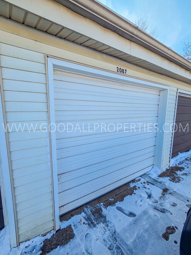 Building Photo - Great Deal on this Two bedroom townhome in Ankeny!!!