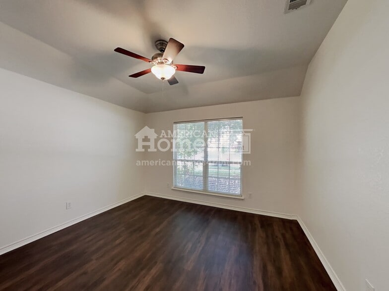 Building Photo - 521 Covey Trl