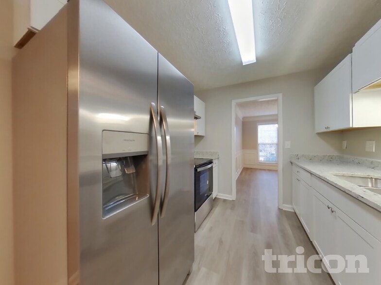 Building Photo - 20 E Lawn Dr