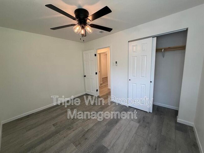 Building Photo - 8301 Pepperidge Dr