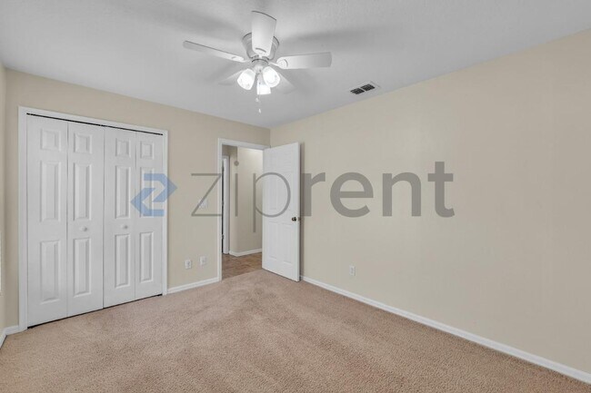 Building Photo - 2012 Dumont Dr