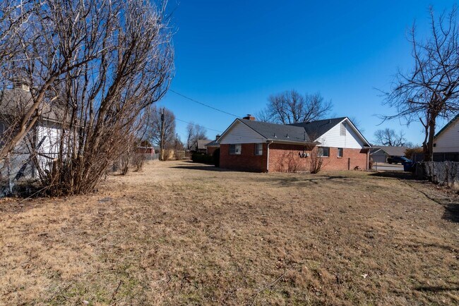 Building Photo - 4 Bedroom Home Available For Immediate Move In!!