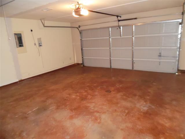 Building Photo - 8572 Davis Dr