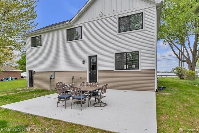 Building Photo - 5264 Cooley Lake Rd