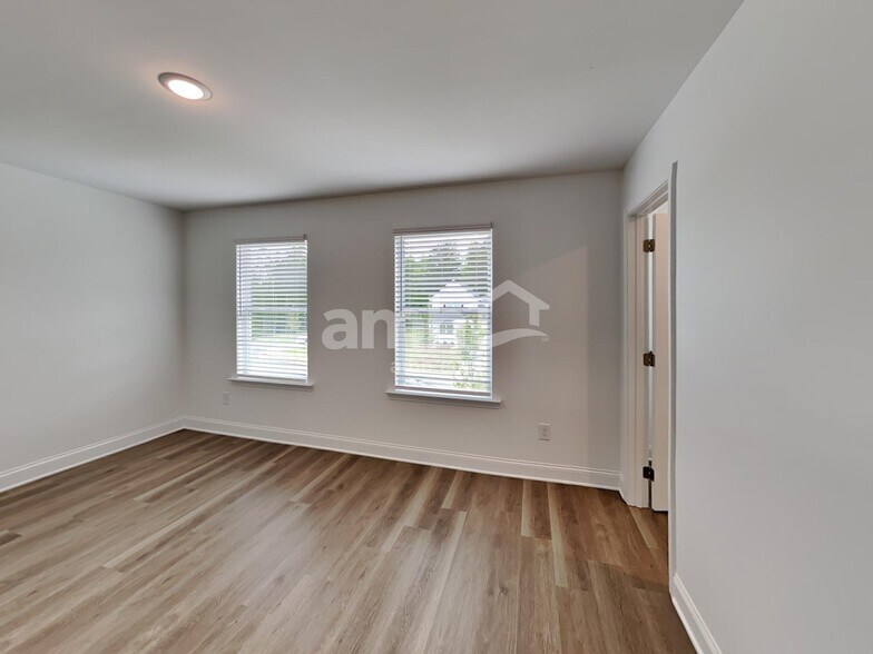 Building Photo - 223 Sapling Way