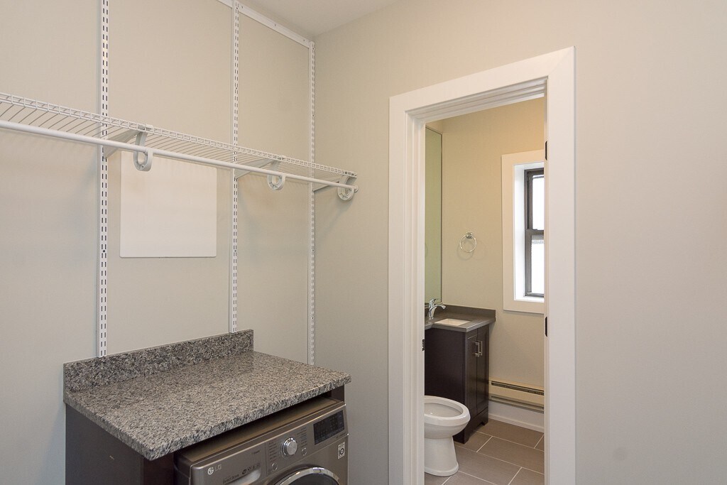 Building Photo - 706 W Brompton Ave