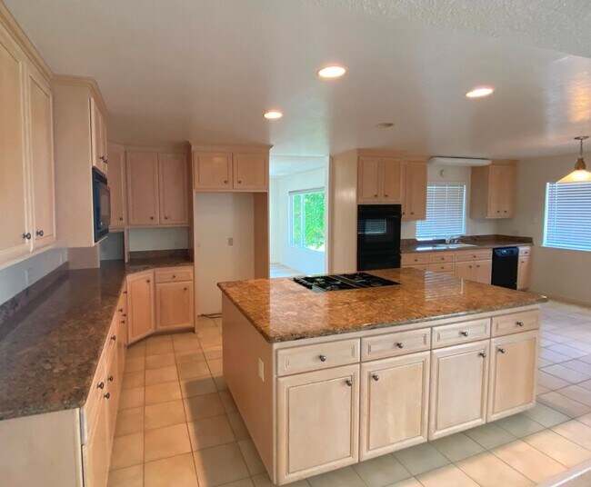 Building Photo - 507 Walnut Ct