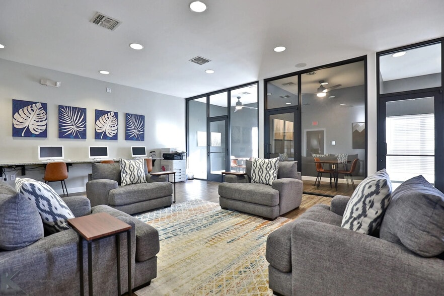 Building Photo - The Grand at Buffalo Run