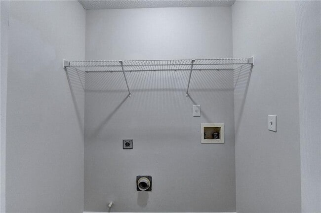 Building Photo - 3290 Serenade Ct