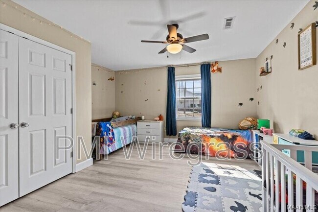 Building Photo - 209 E Mcgowan St