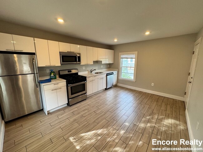 Building Photo - 13 Pleasant St