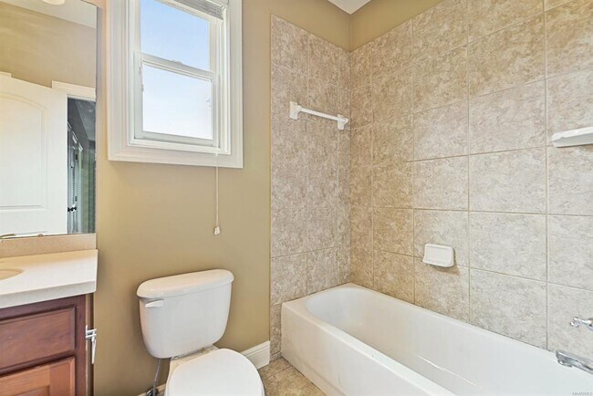 Building Photo - 463 Waters Edge