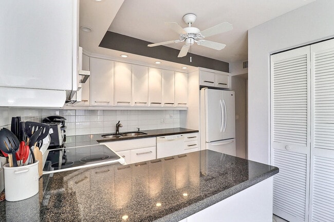 Building Photo - 5172 Fountains Dr S