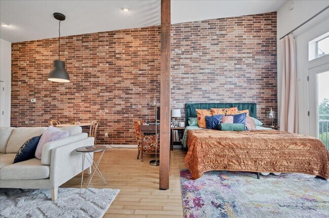 Building Photo - 2931 E 12th St