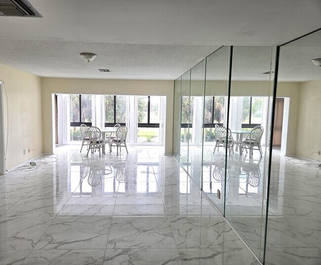 Building Photo - 1731 Presidential Way
