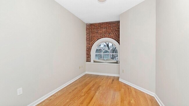 Building Photo - 106 13th St