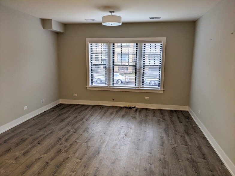 Building Photo - 916 Crain St