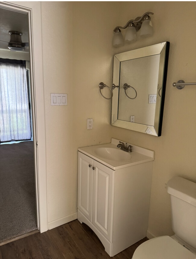 Building Photo - 103 Racquet Pl