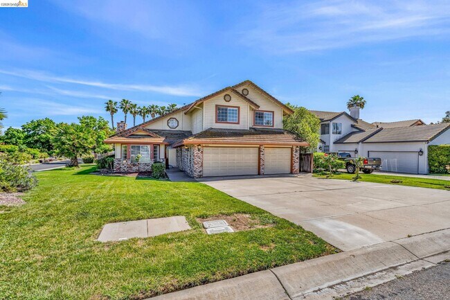 Building Photo - 5650 Edgeview Dr