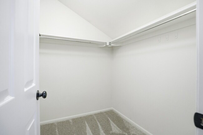 Building Photo - Two Bedroom Condo - Community Pool - Low Deposit - Move In Special