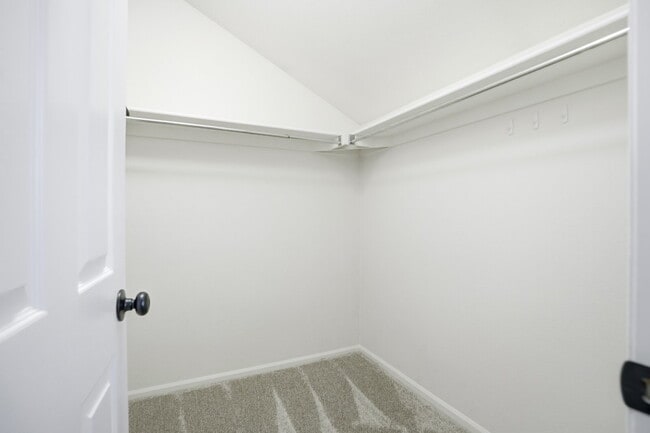 Building Photo - Updated Two Bedroom Condo in Great Location - Community Pool - Lower Deposit