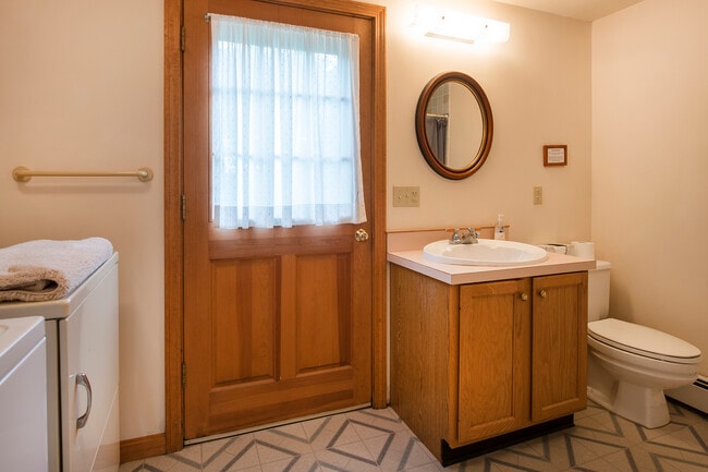 Building Photo - 35 Parsons Beach Rd