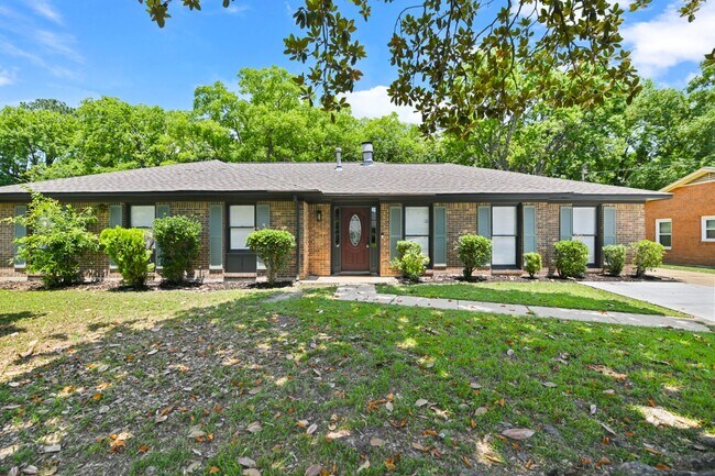 Building Photo - 2117 Semmes Dr