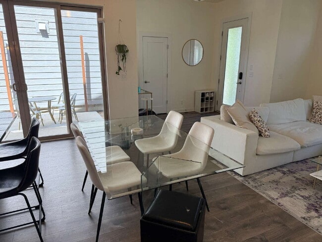 Building Photo - "Spacious 4-Bedroom Sanctuary with 3.5 Bat...