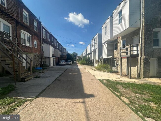 Building Photo - 5628 Warrington Ave