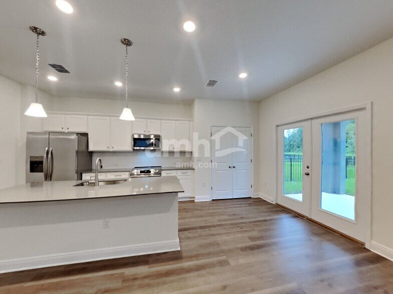 Building Photo - 27143 St Andrews Ave