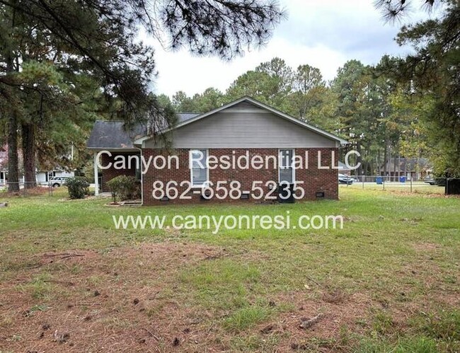 Building Photo - Delightful 3-bed, 2-bath home