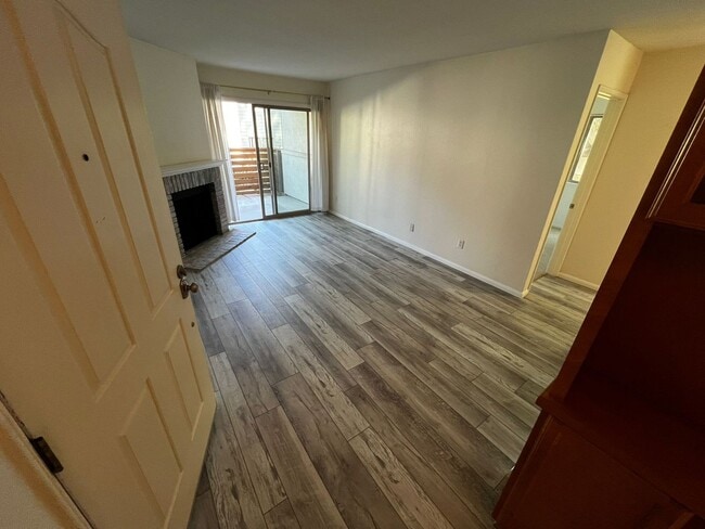 Building Photo - 1 BR 1 BA Condo in Encinitas, Gated Comple...