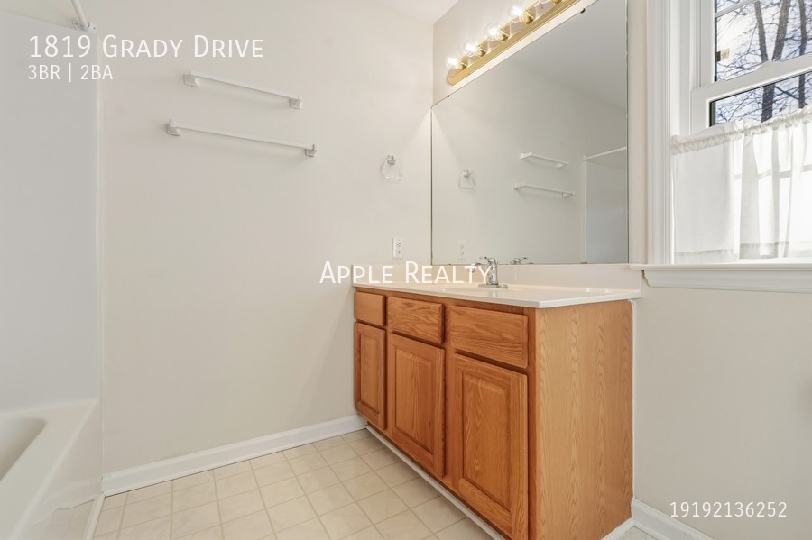 Building Photo - 1819 Grady Dr