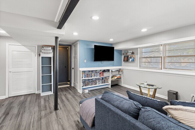 Building Photo - 2635 W 94th Pl