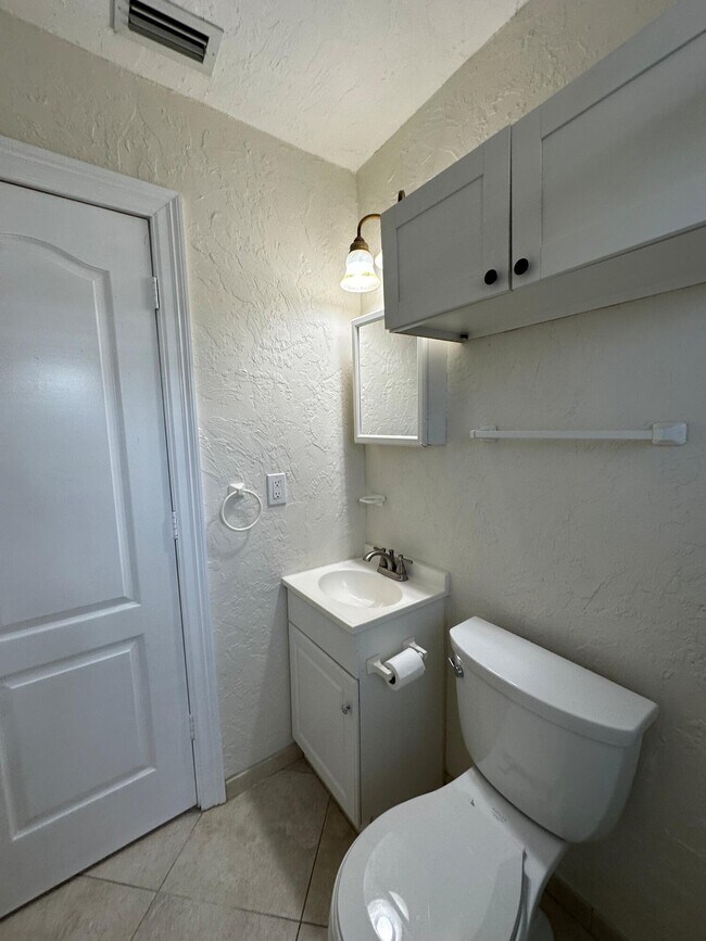 Building Photo - 227 Foresteria Dr
