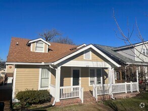 Building Photo - Historic Home 3BR / 2BA Detached Garage, W...