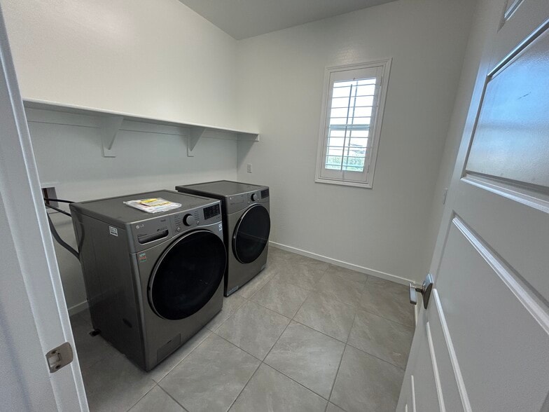 Building Photo - 4146 S Columbus Dr