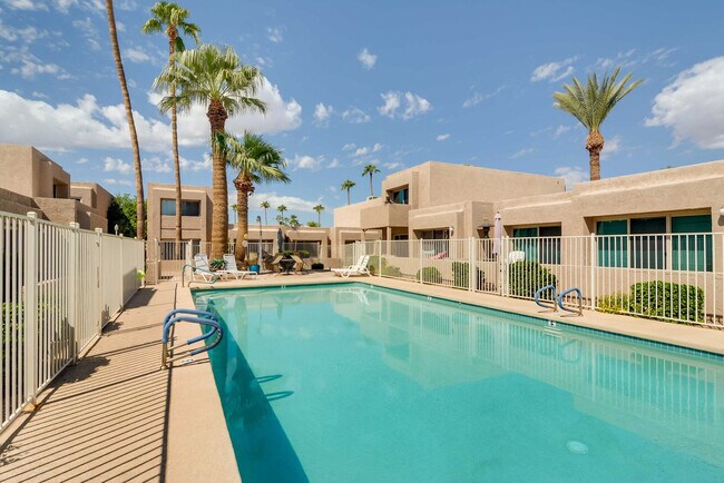Building Photo - 445 S Desert Palm
