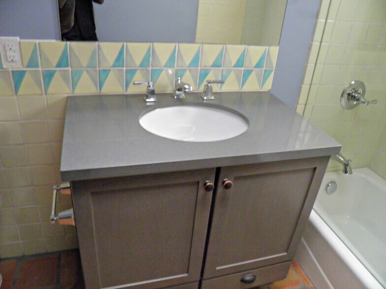 Building Photo - 512 Laguna Blvd SW