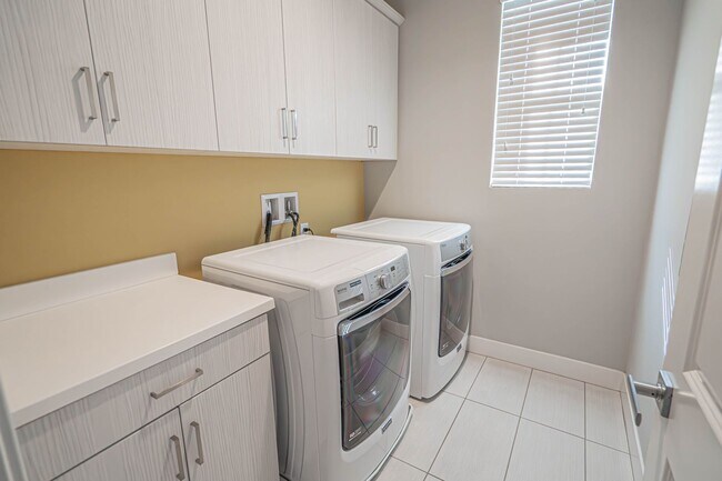 Building Photo - West Creek 3 Bedroom Condo for Rent in Val...