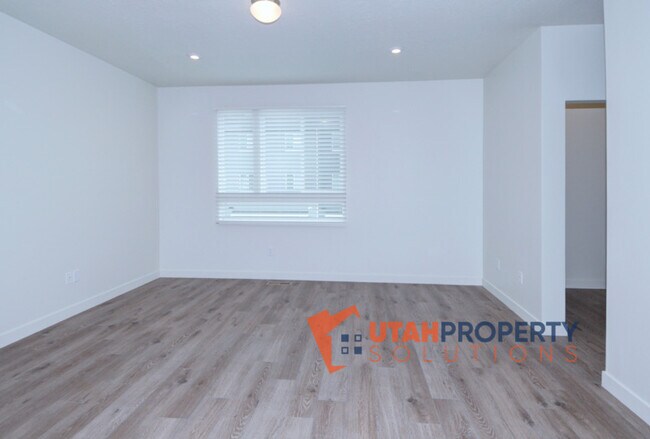 Building Photo - 1054 W 430 S