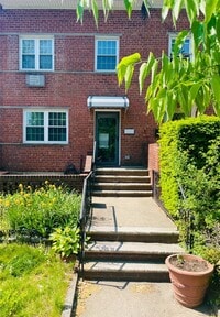 Building Photo - 150-22 58th Ave